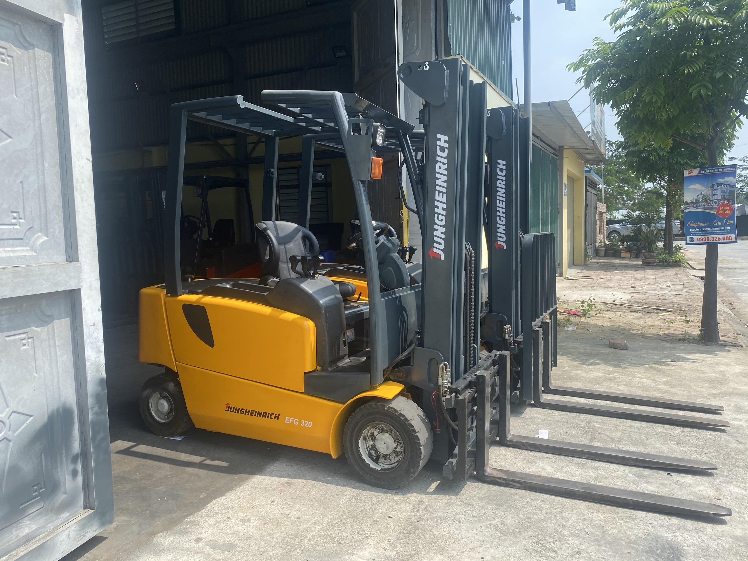 Xe Nâng Điện Counterbalance Jungheinrich EFG 550